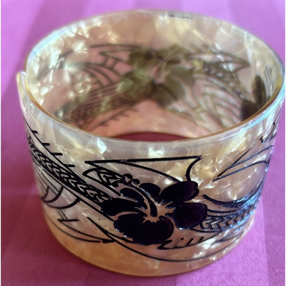 Handpainted CUFF BRACELET with black floral plumeria motif raised unique - Picture 9 of 13